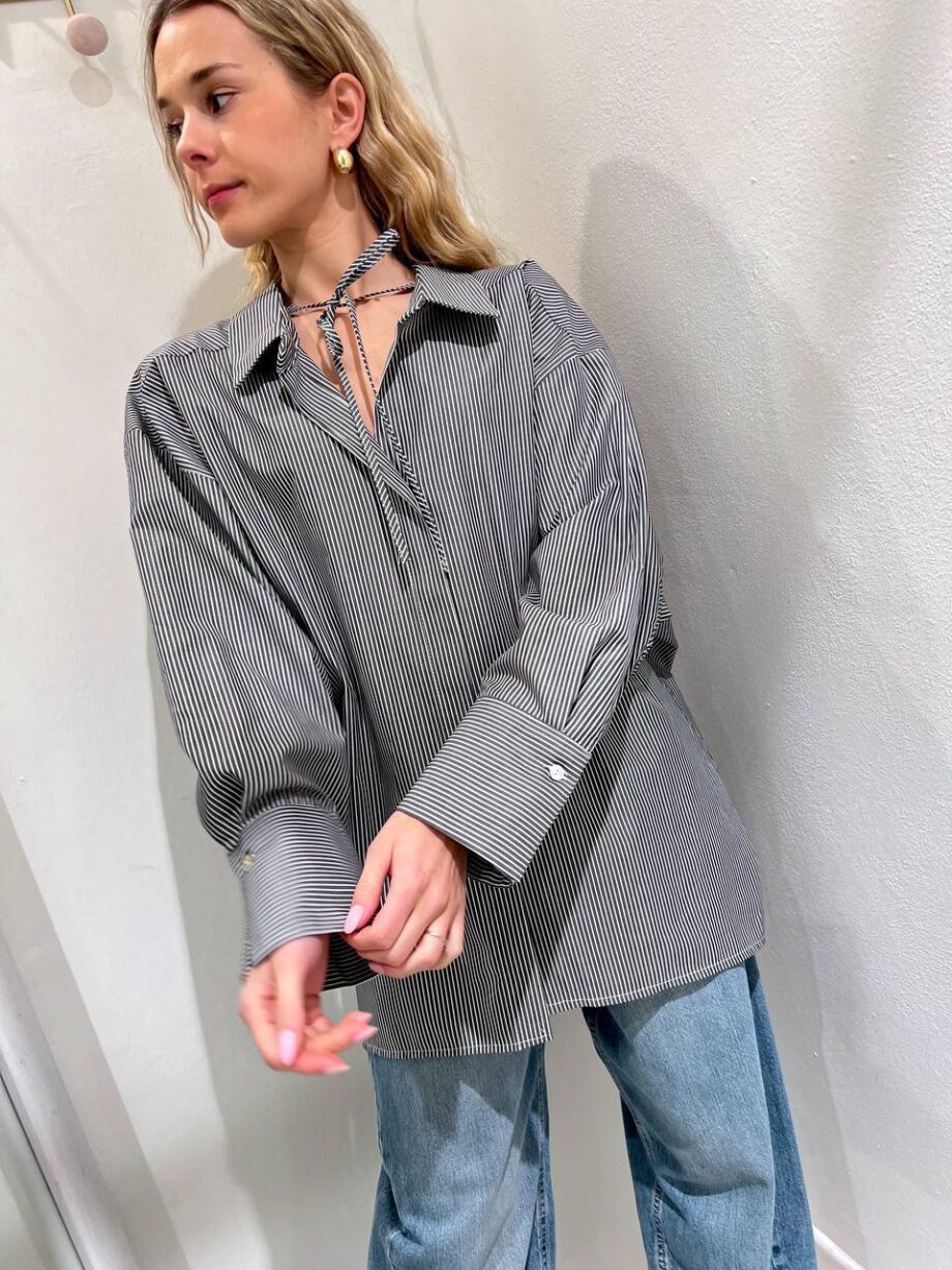 Shop Online Camicia oversize a righe grigia Vicolo