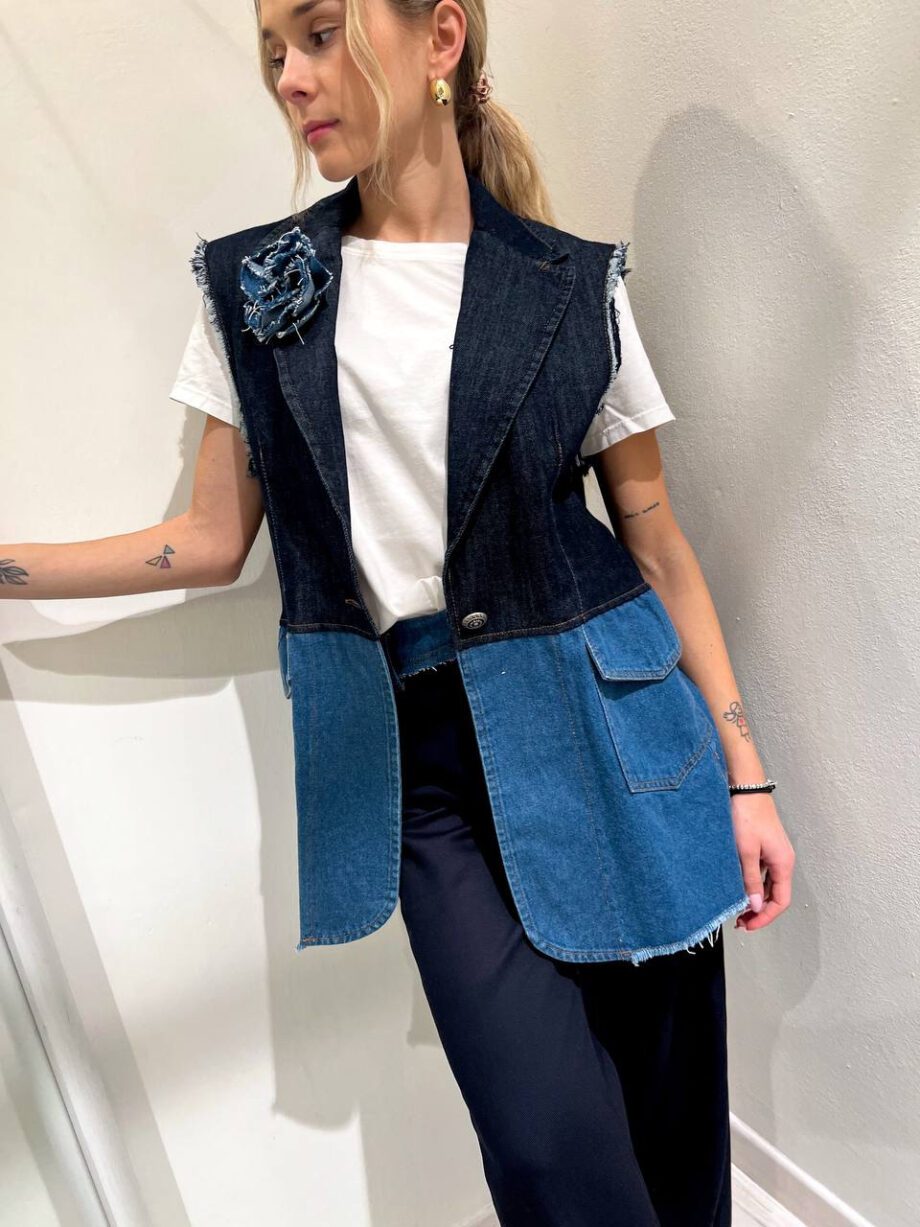 Shop Online Gilet in jeans bicolore con spilla Vicolo