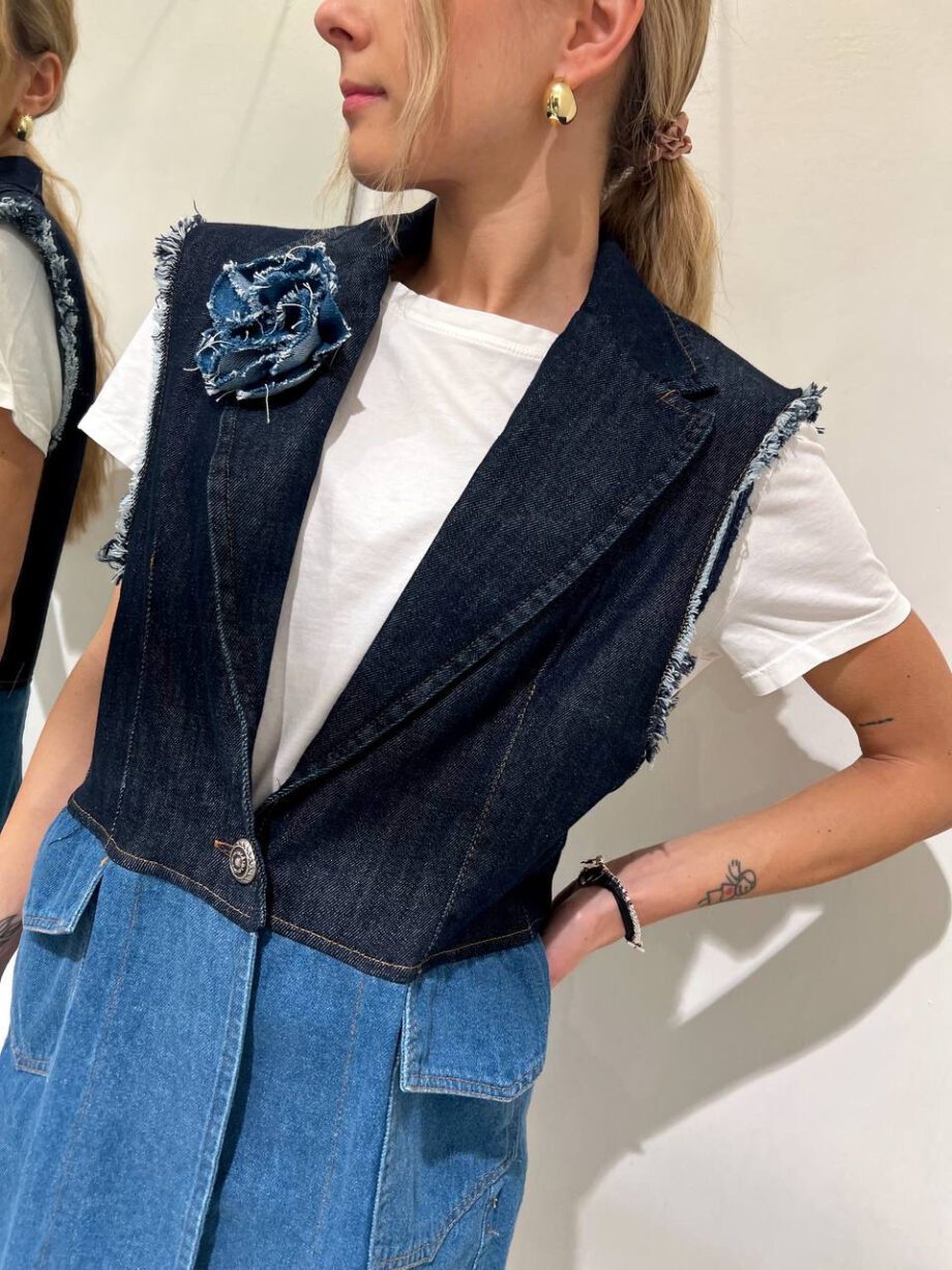 Shop Online Gilet in jeans bicolore con spilla Vicolo