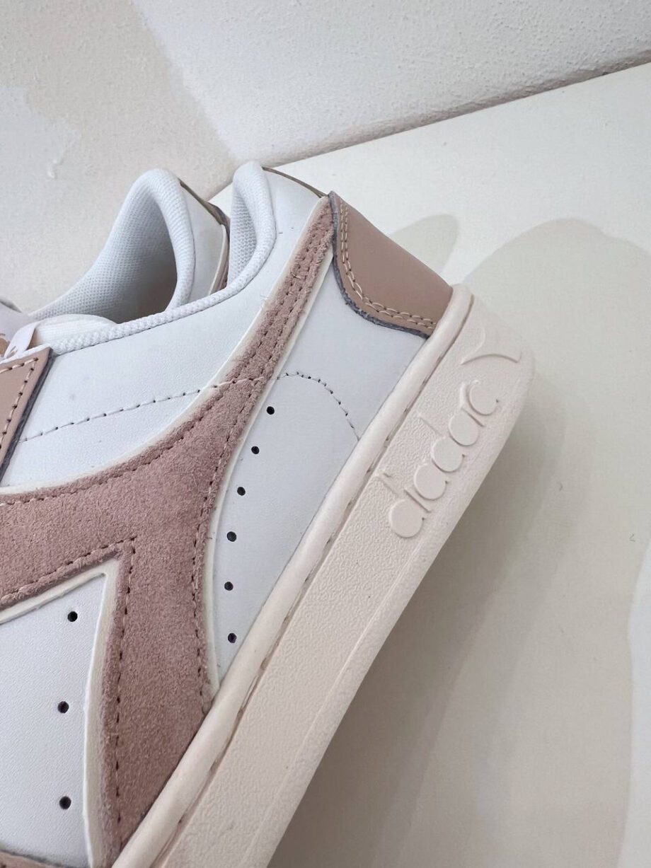 Shop Online Sneakers basket low suede bianche e rosa Diadora