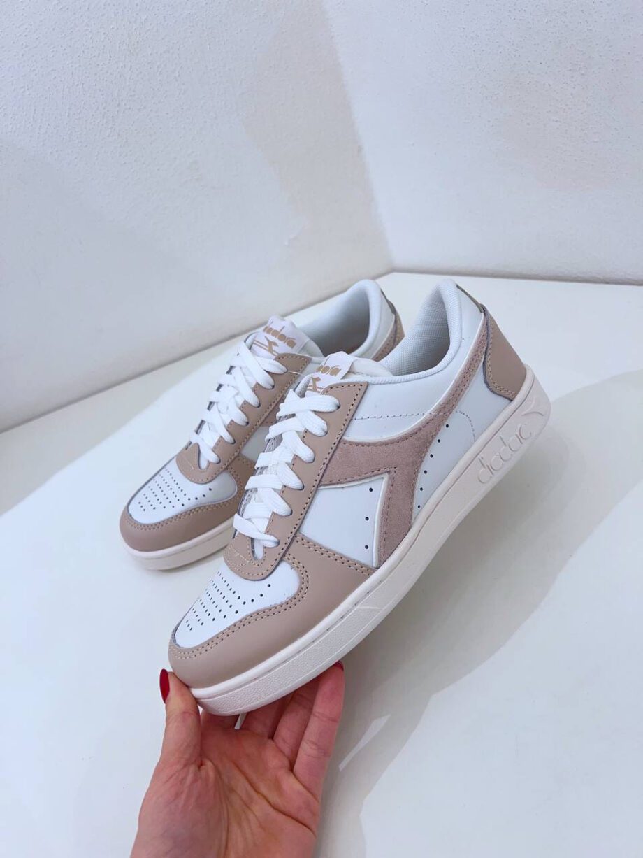 Shop Online Sneakers basket low suede bianche e rosa Diadora