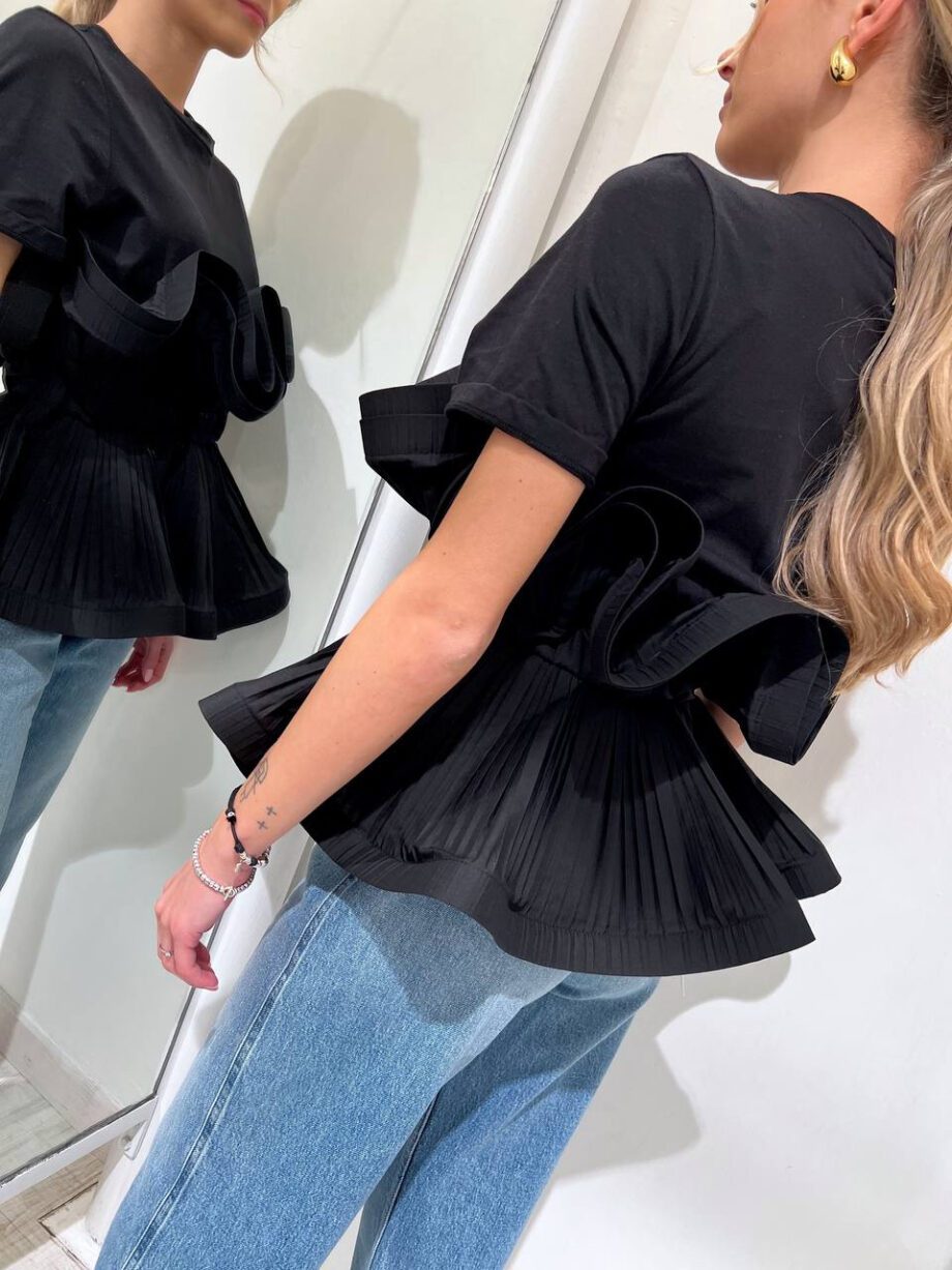 Shop Online T-shirt nera con maxi rouches Souvenir