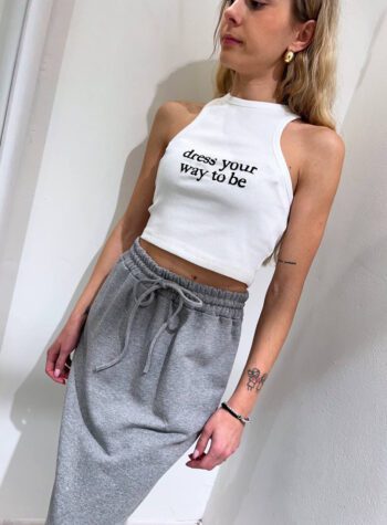 Shop Online Top crop bianco con scritta ricamata HaveOne