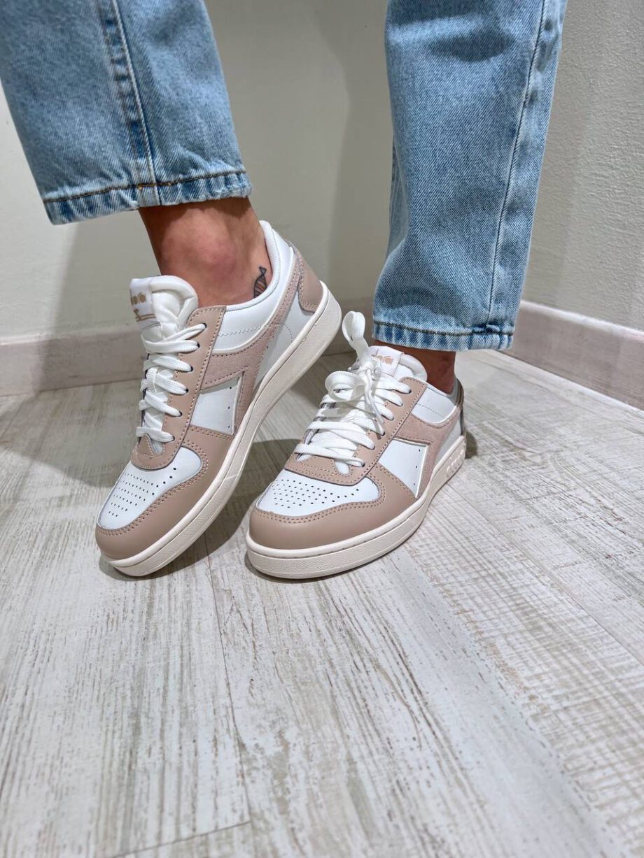 Shop Online Sneakers basket low suede bianche e rosa Diadora