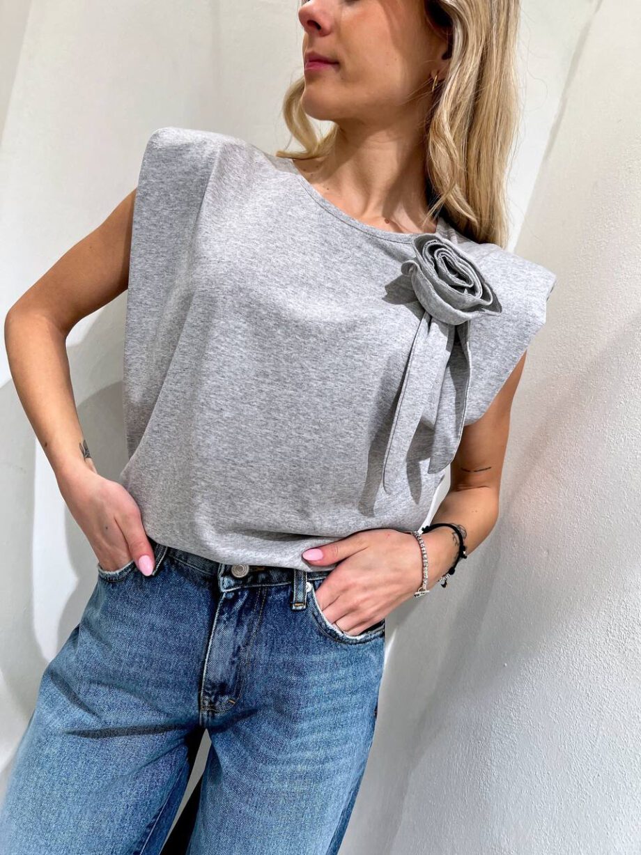 Shop Online T-shirt grigia con applicazione fiore Kontatto