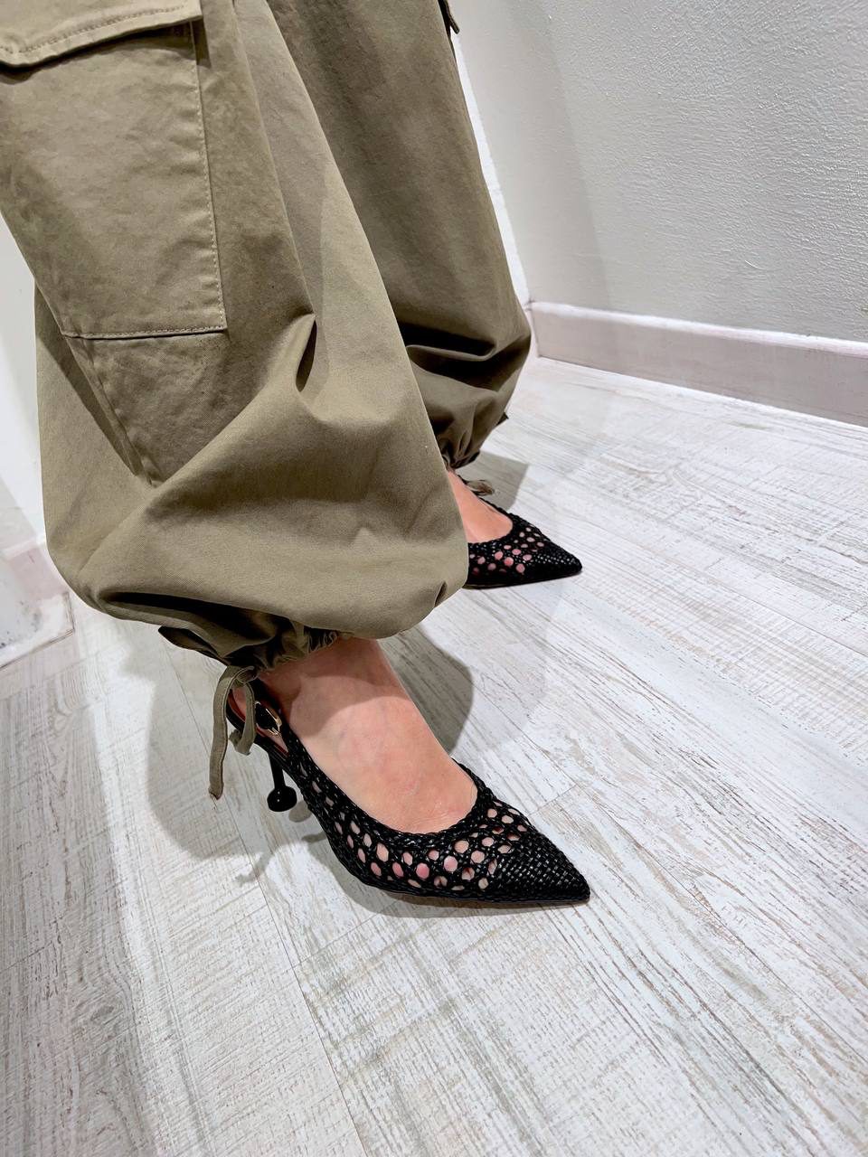 Scarpe nere intrecciate new arrivals