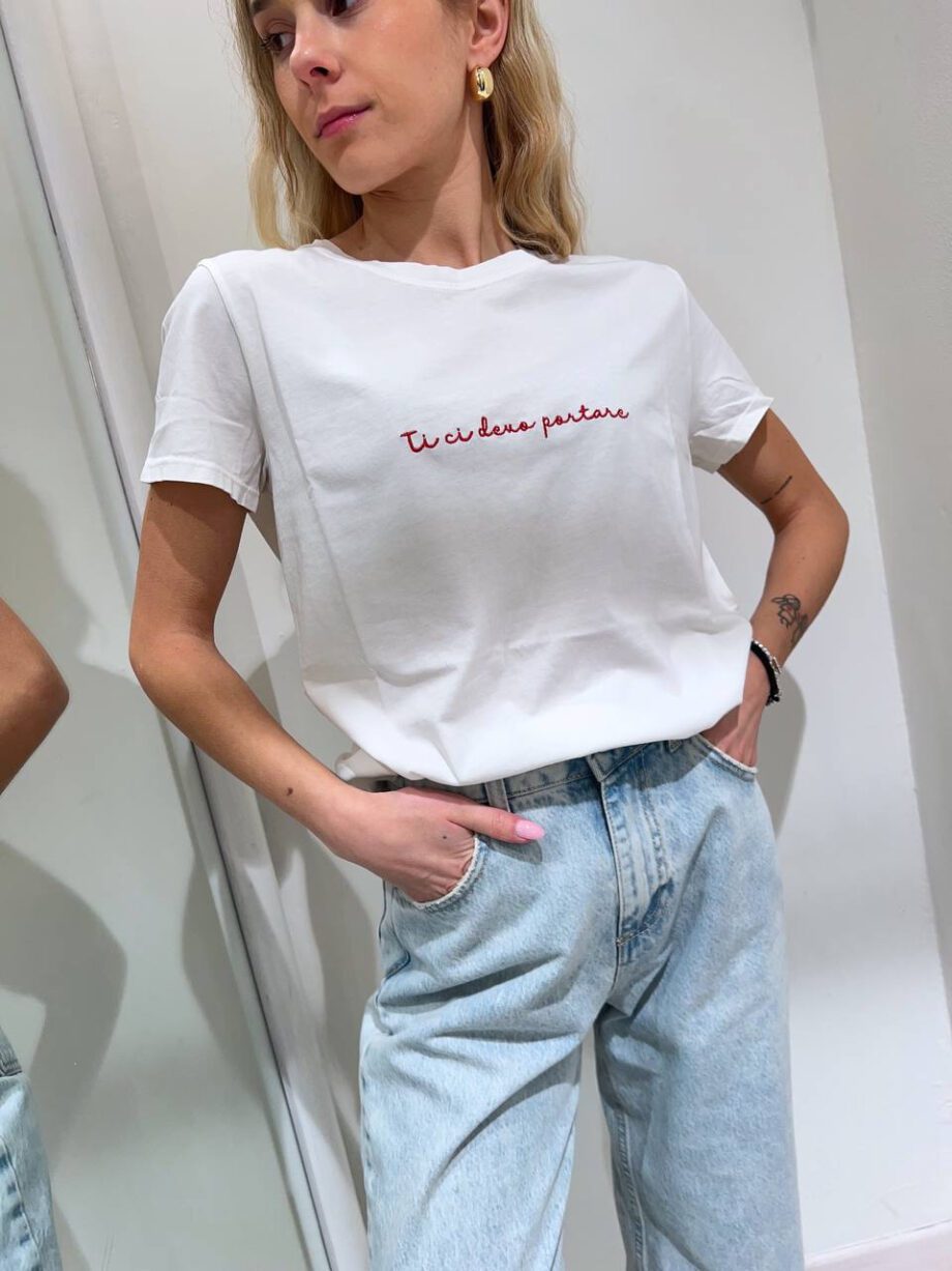 Shop Online T-shirt bianca ricamo “ti ci devo portare” Vicolo