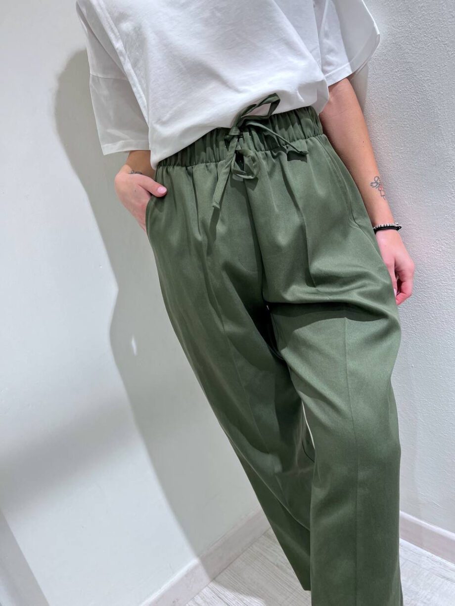 Shop Online Pantalone morbido a sigaretta verde militare HaveOne