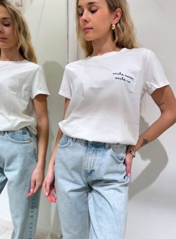 Shop Online T-shirt bianca ricamo “anche meno anche no” Vicolo