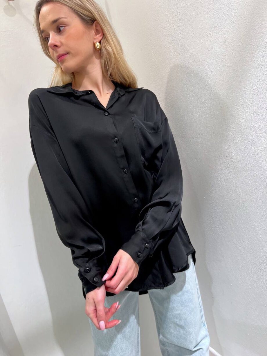 Shop Online Camicia nera in viscosa con tasca HaveOne