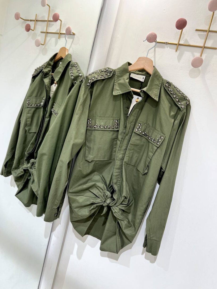 Shop Online Camicia vintage verde militare con borchie Souvenir