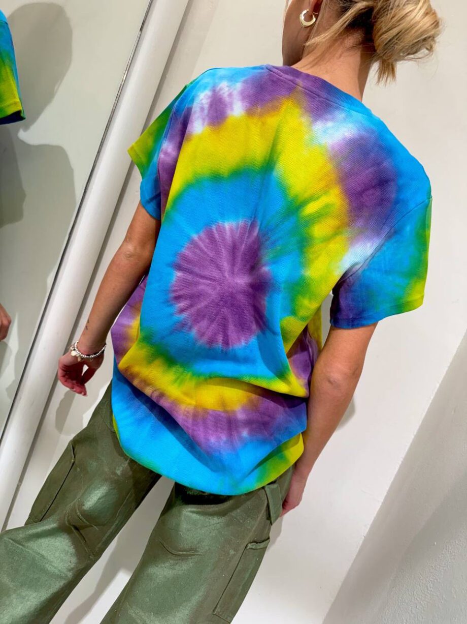 Shop Online T-shirt tie dye viola e gialla Don’t @ me