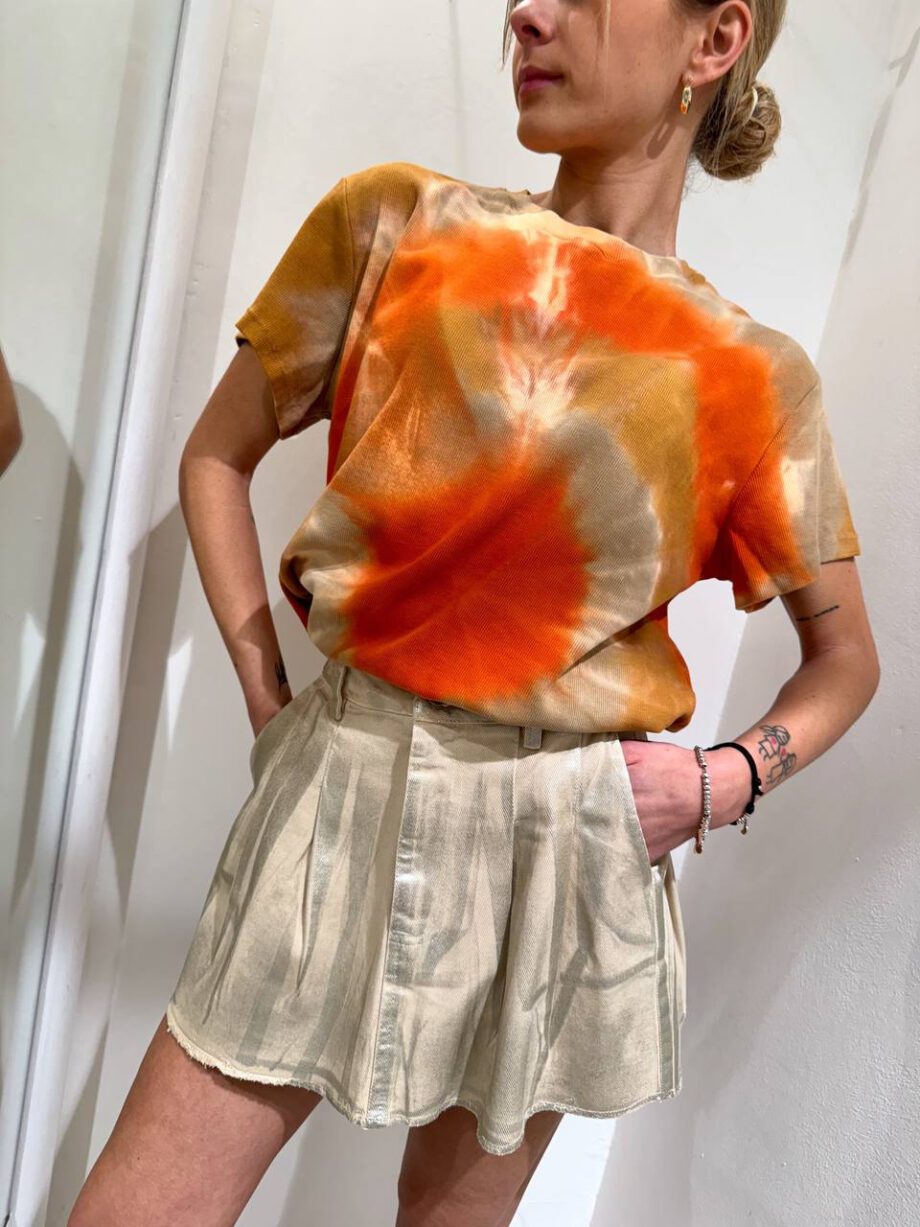 Shop Online T-shirt over tie dye arancio e beige Don’t @ me