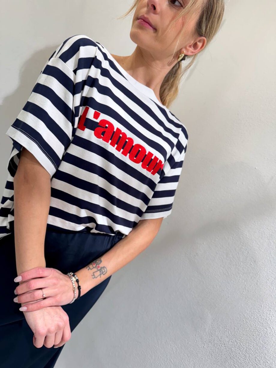 Shop Online T-shirt ampia a righe bianca e blu Vicolo