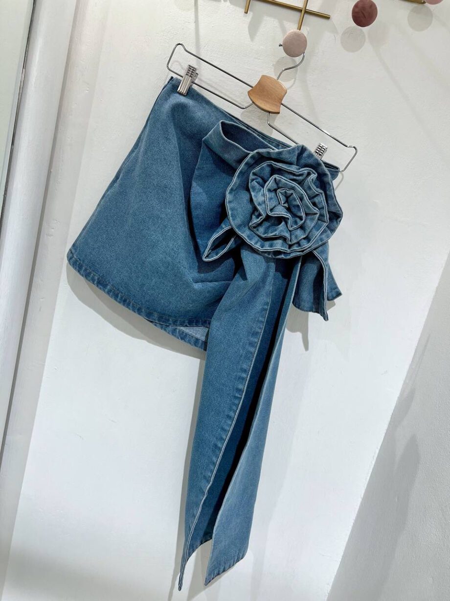 Shop Online Minigonna Arenzano in denim con fiore Odì Odì