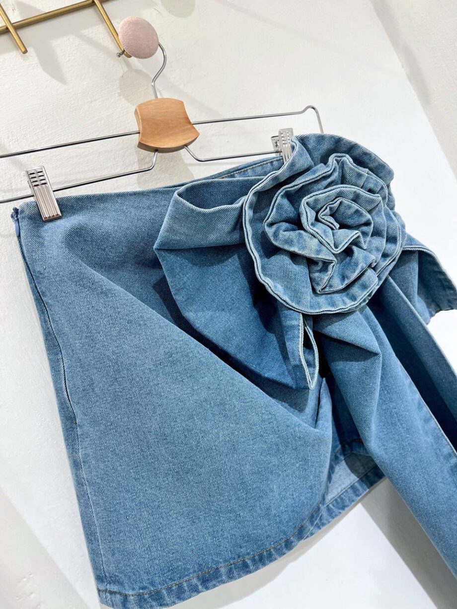 Shop Online Minigonna Arenzano in denim con fiore Odì Odì