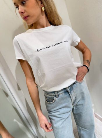 Shop Online T-shirt bianca ricamo “I fiori non mentono mai” Vicolo