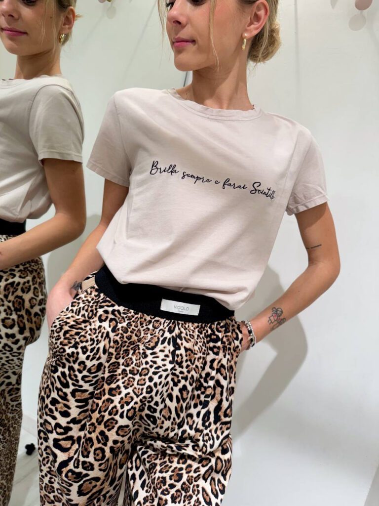 T-shirt bianca ricamo brilla sempre e farai Scintille Vicolo Shop Online T-shirt bianca ricamo brilla sempre e farai Scintille Vicolo