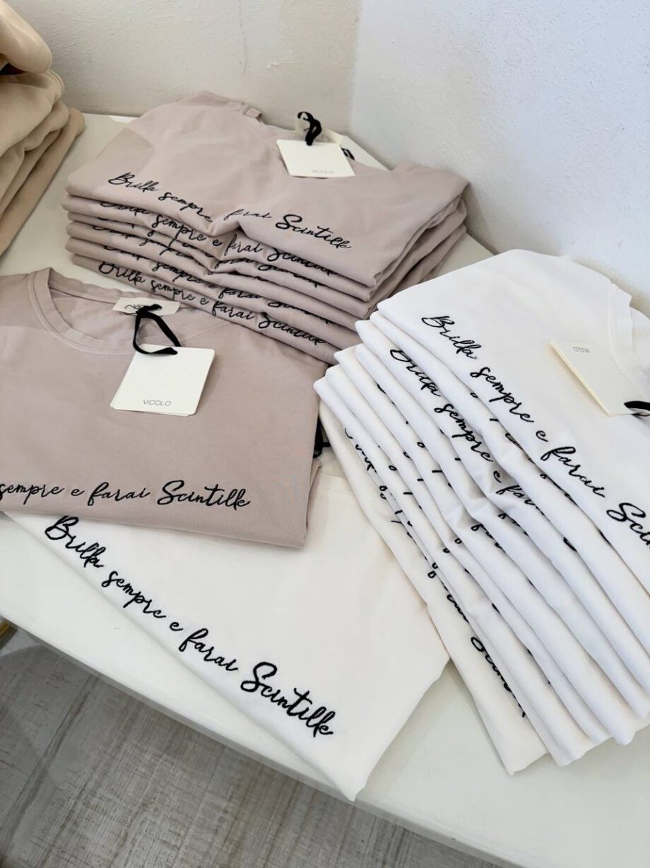 Shop Online T-shirt bianca ricamo brilla sempre e farai Scintille Vicolo