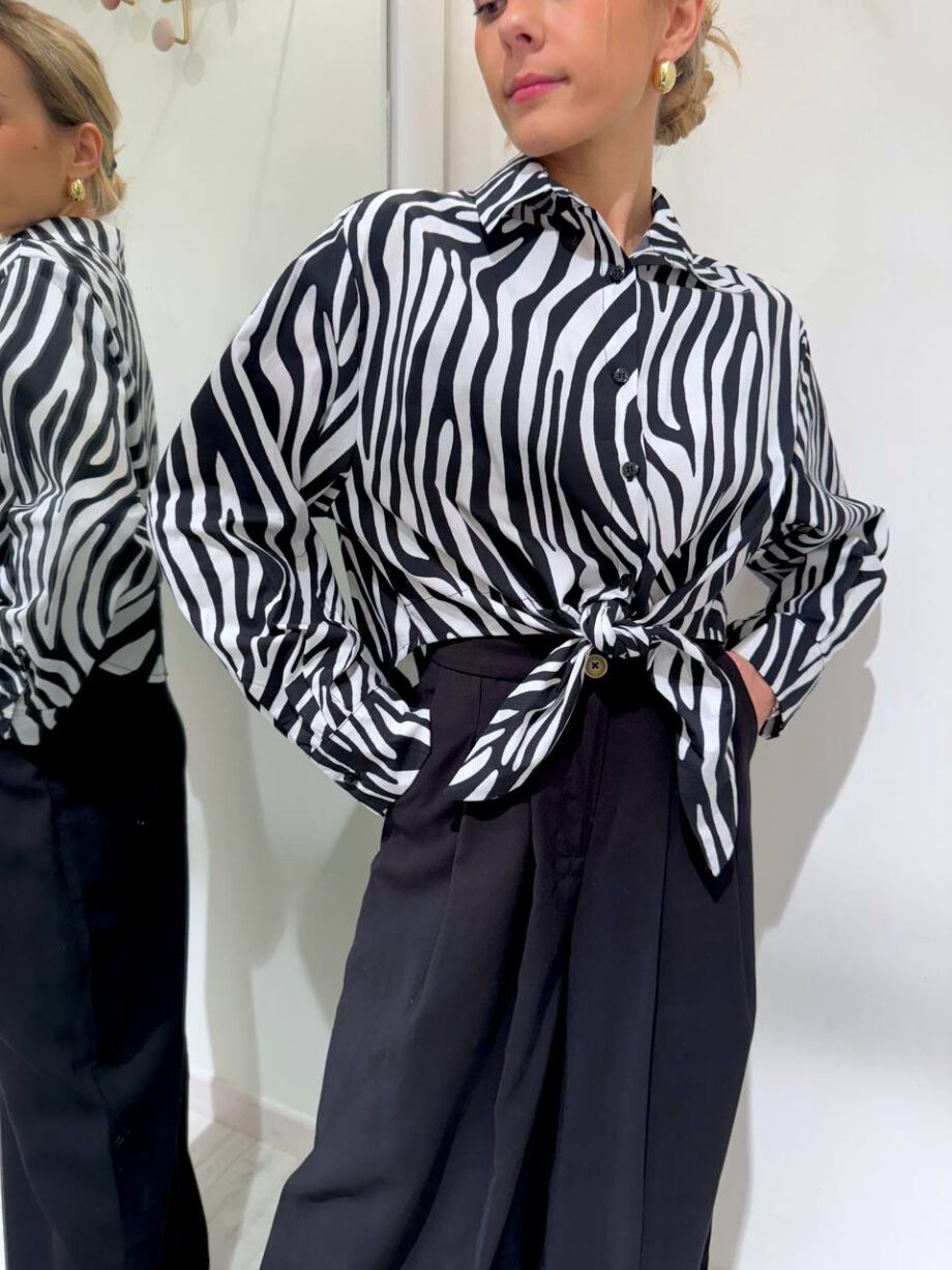 Shop Online Camicia corta zebrata con nodo HaveOne