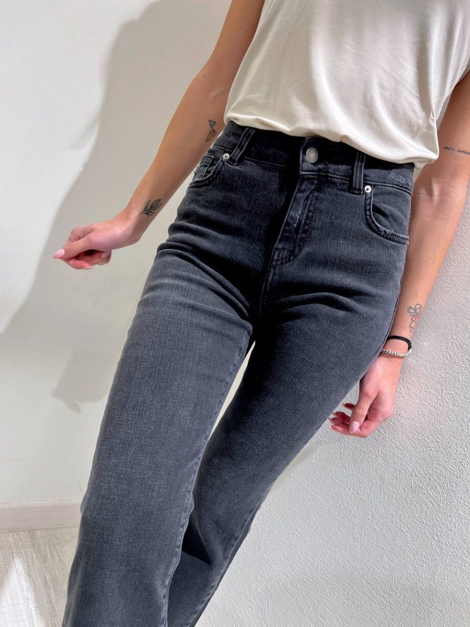 Shop Online Jeans Gisele nero zampetta sfrangiato Vicolo