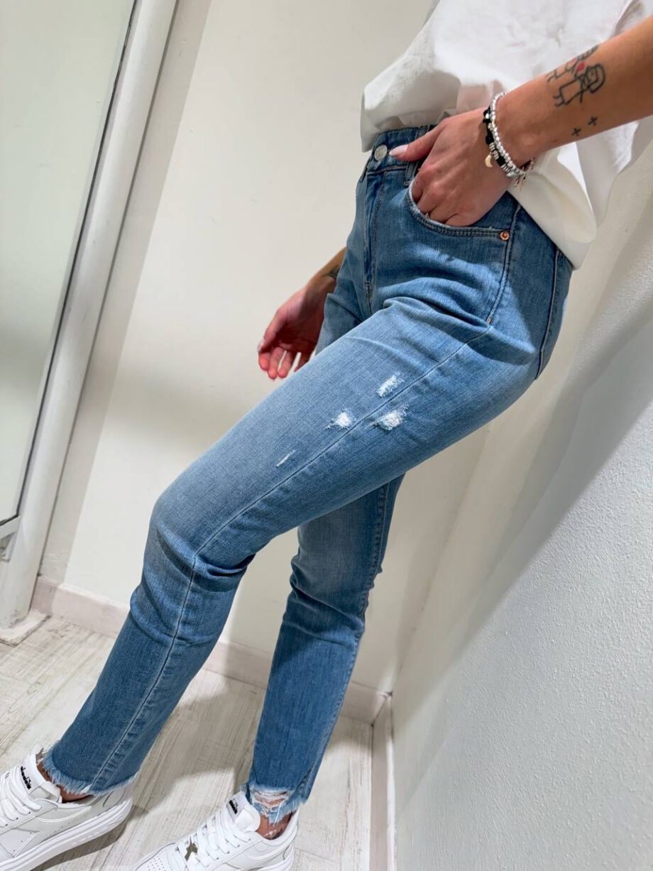 Shop Online Jeans Margot chiaro skinny con rotture Vicolo