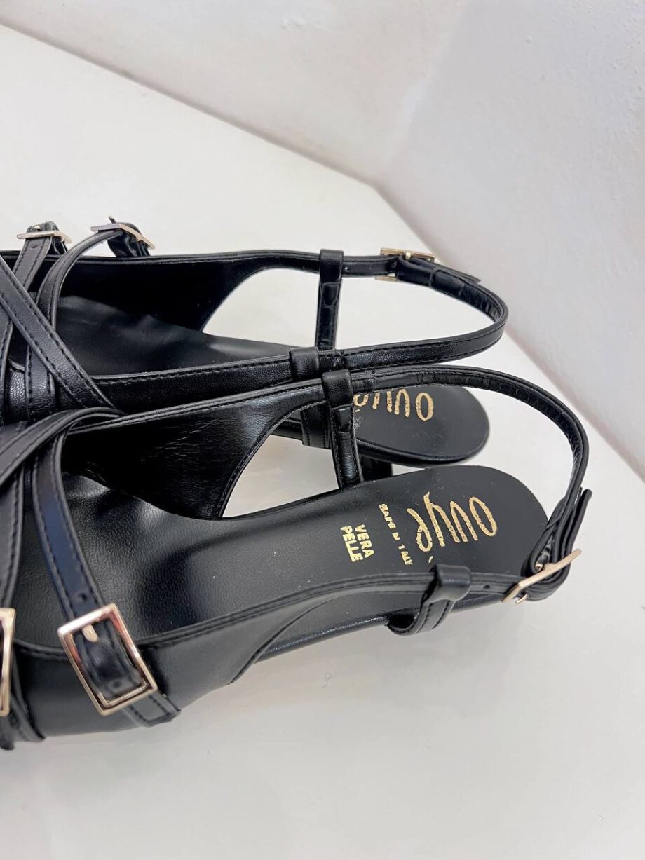 Shop Online Slingback nera con fibbie Ovyè