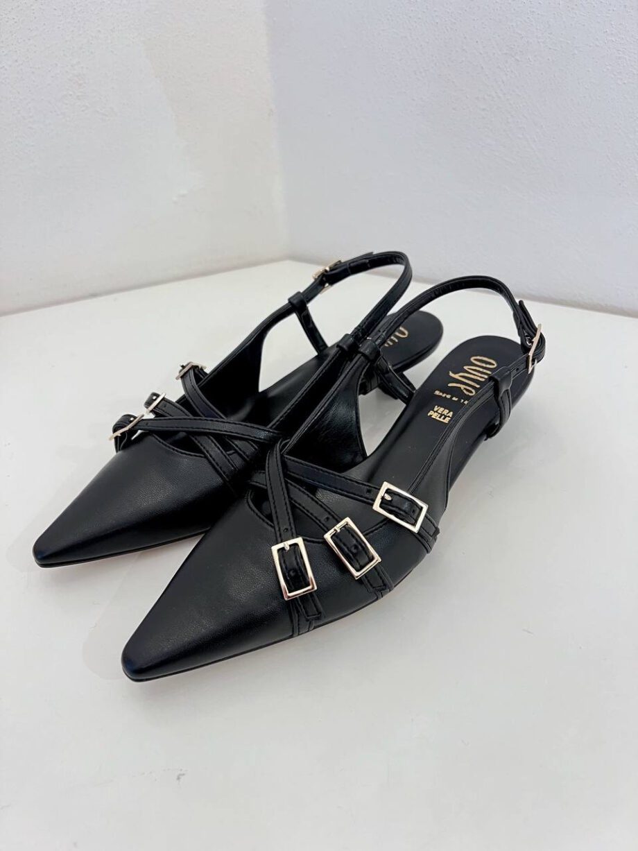 Shop Online Slingback nera con fibbie Ovyè