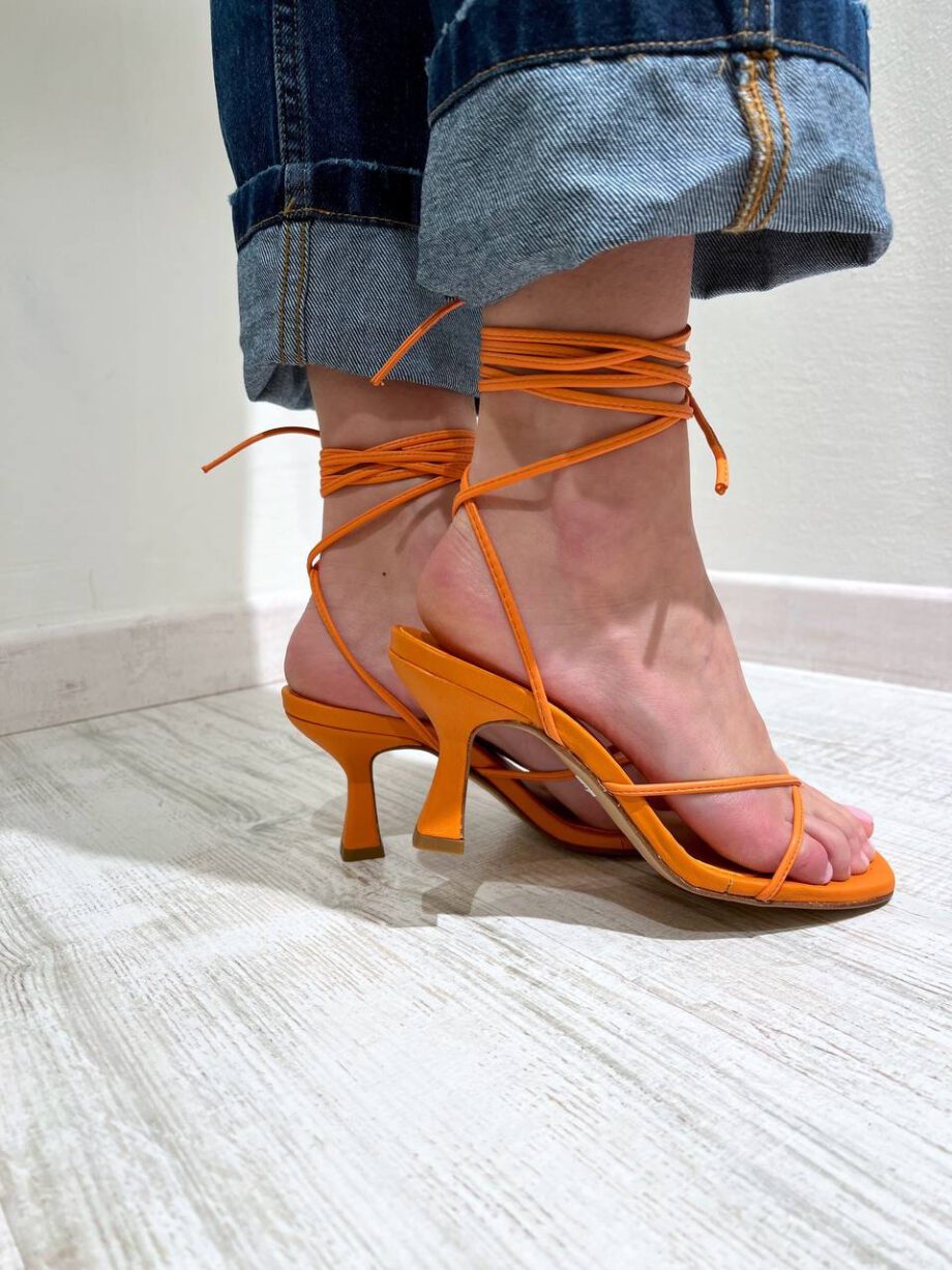 Shop Online Sandalo Virginia arancione Gisél Moiré