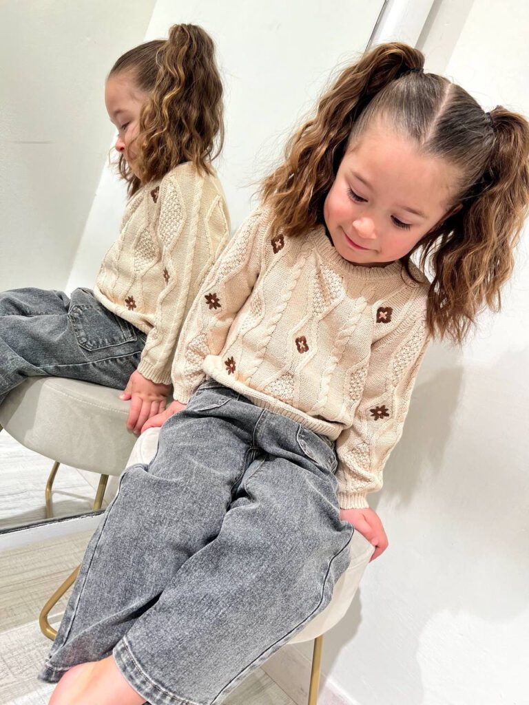 Maglioncino beige trecce con ricami fiori Lil' Atelier Shop Online Maglioncino beige trecce con ricami fiori Lil' Atelier