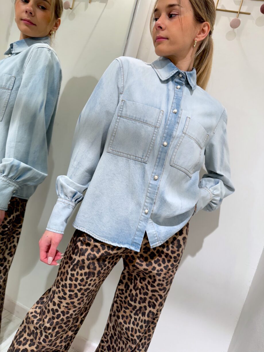 Shop Online Camicia in denim chiara Souvenir