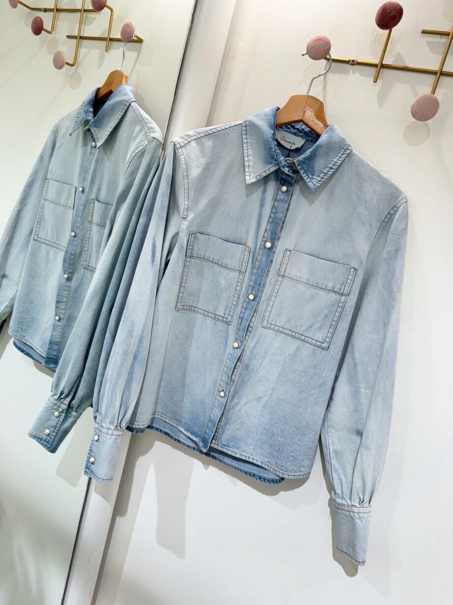 Shop Online Camicia in denim chiara Souvenir