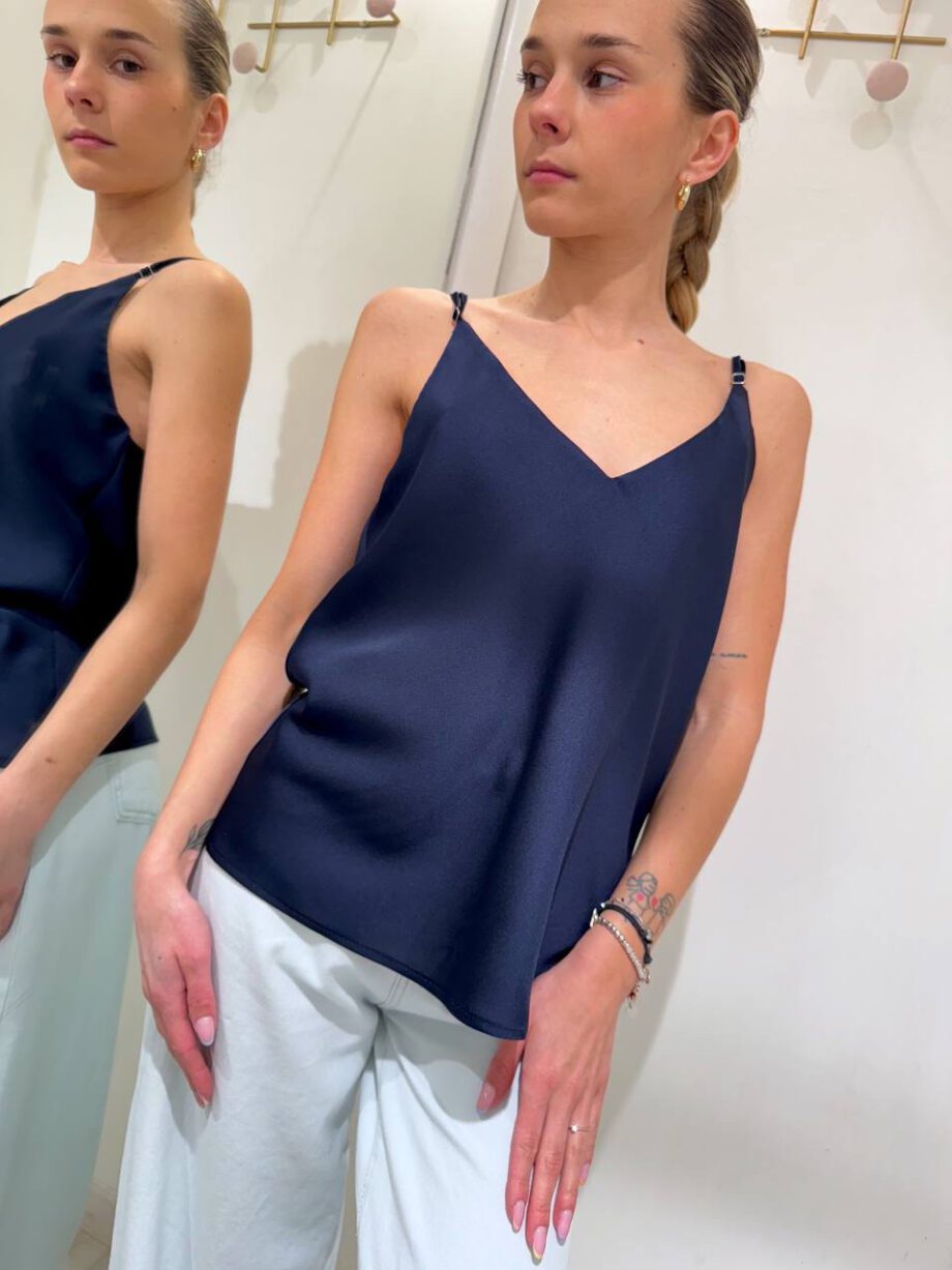 Shop Online Top satin basic blu Vicolo