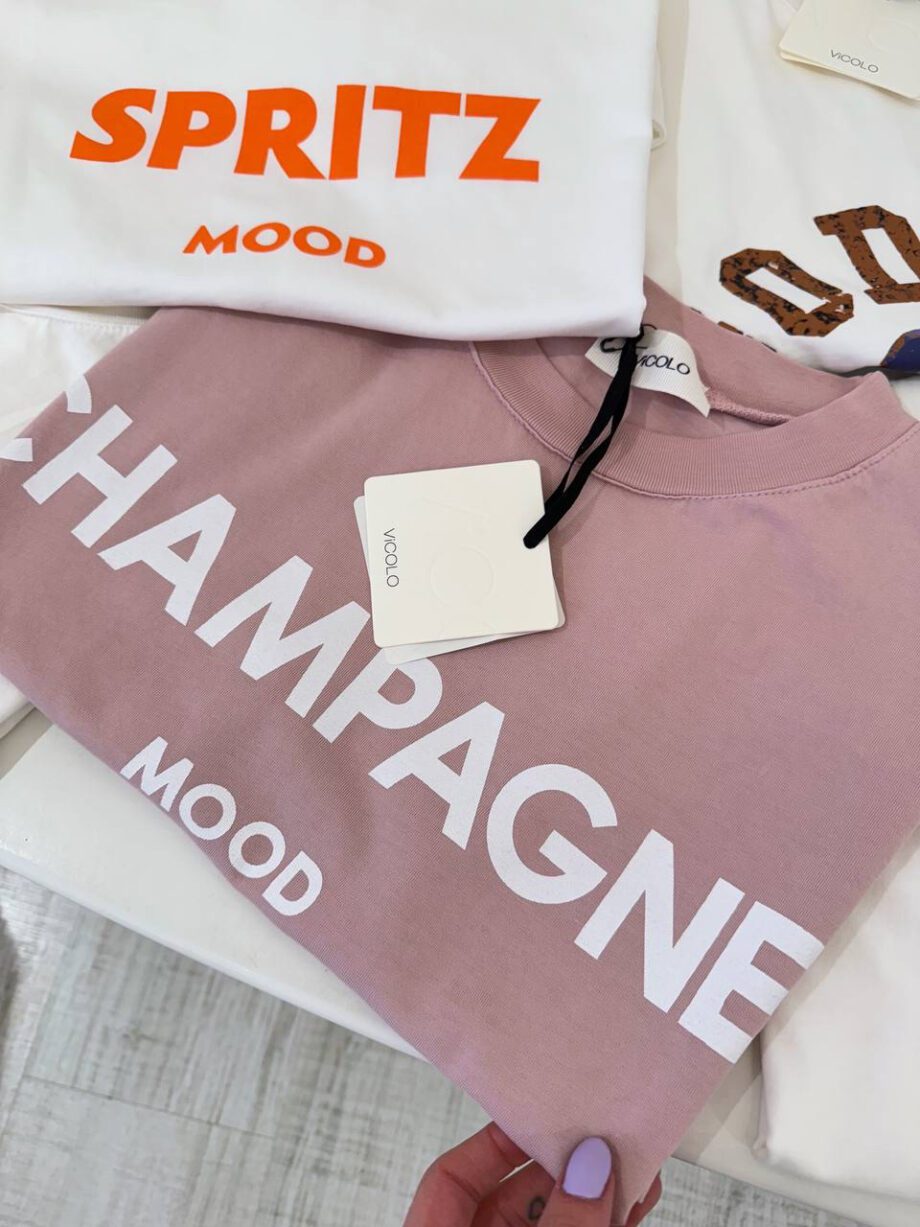 Shop Online T-shirt ampia bianca con stampa “champagne mood” Vicolo