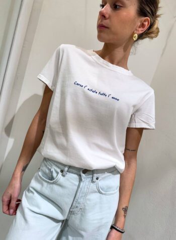 Shop Online T-shirt bianca ricamo ”cerco l'estate tutto l'anno” Vicolo