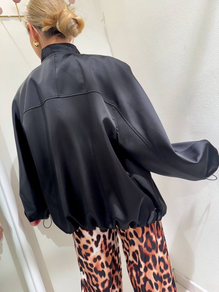 Shop Online Bomber satin oversize nero Vicolo