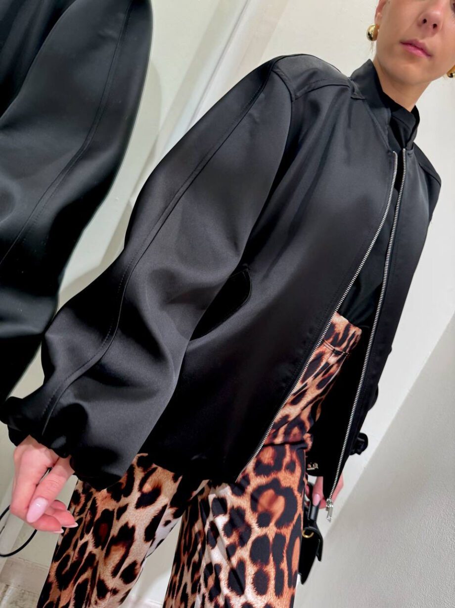 Shop Online Bomber satin oversize nero Vicolo