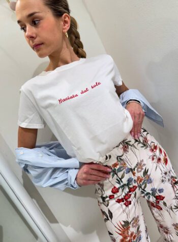 Shop Online T-shirt bianca ricamo ”baciata dal sole" Vicolo