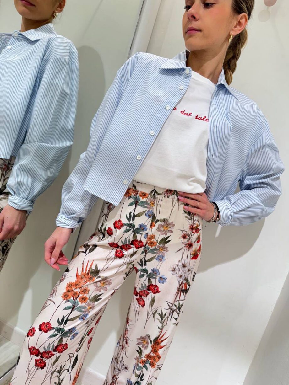 Shop Online Camicia crop over bianca a righe azzurre Vicolo