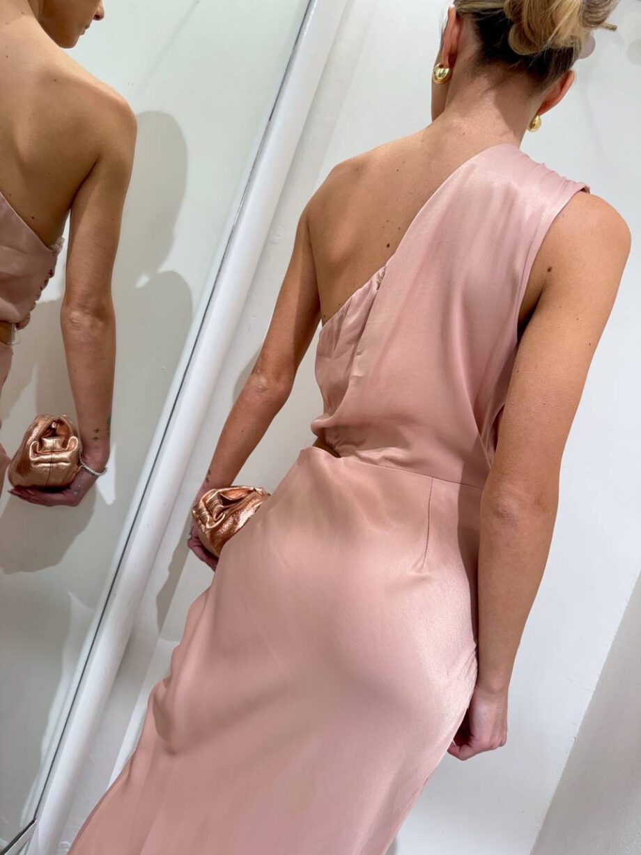 Shop Online Vestito satin lungo cut out rosa Souvenir