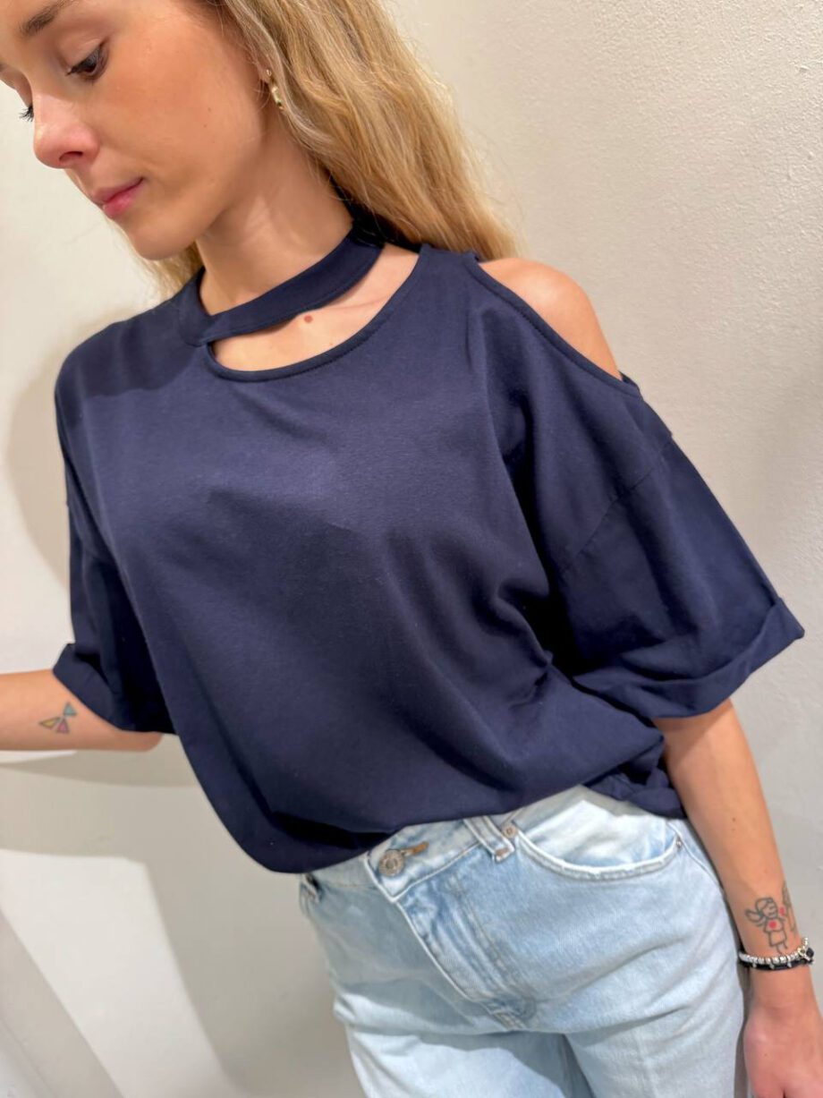 Shop Online T-shirt ampia blu cut out Vicolo