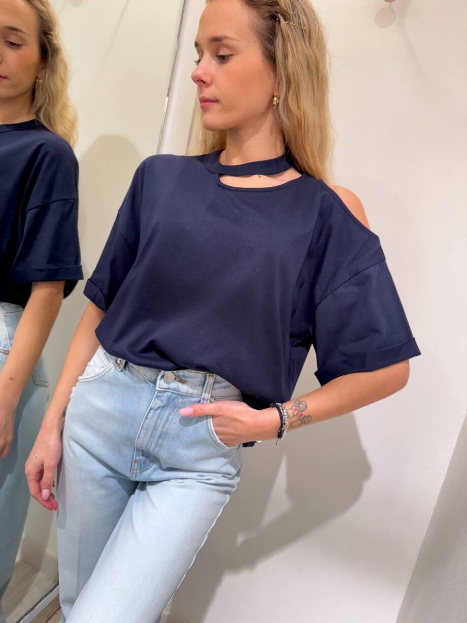 Shop Online T-shirt ampia blu cut out Vicolo