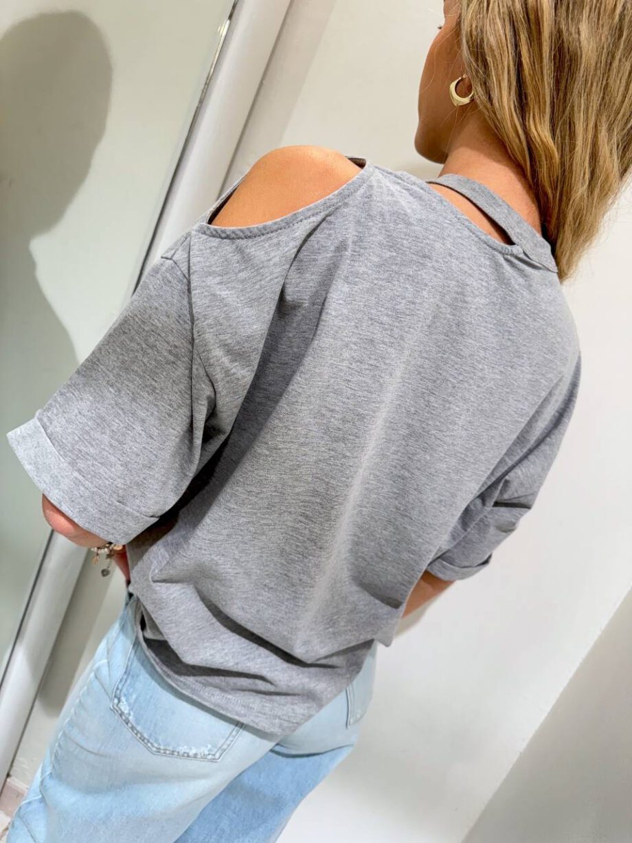 Shop Online T-shirt ampia grigia cut out Vicolo