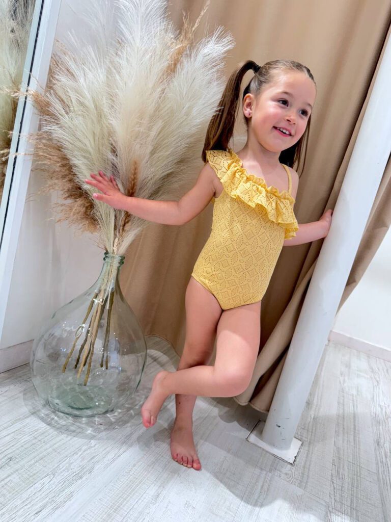Costume due pezzi a righe giallo e bianco Lil' Atelier Shop Online Costume due pezzi a righe giallo e bianco Lil' Atelier