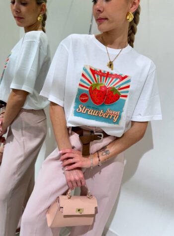 Shop Online *PRE ORDINE* T-shirt ampia bianca stampa strawberry HaveOne