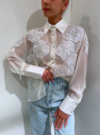Shop Online Camicia bianca con applicazioni fiori HaveOne