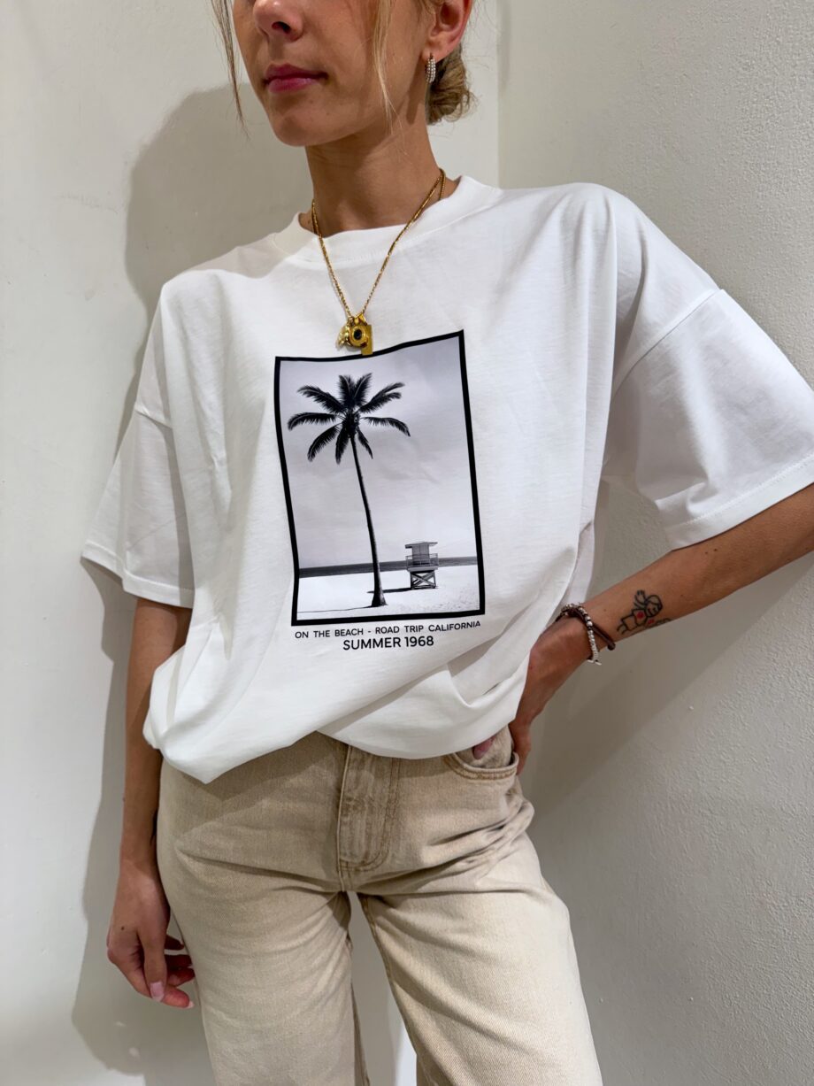 Shop Online T-shirt basic bianca ricamo "penso mille miliardi di cose" Vicolo