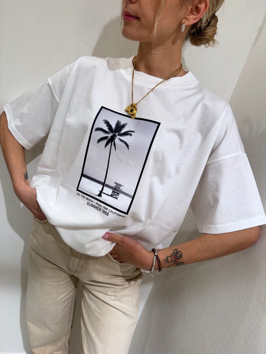 Shop Online T-shirt basic bianca ricamo "penso mille miliardi di cose" Vicolo