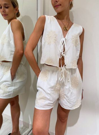 Shop Online Coordinato short e gilet bianco con ricami HaveOne