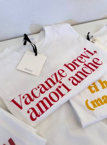 Shop Online T-shirt bianca oversize "Vacanze brevi.." Vicolo